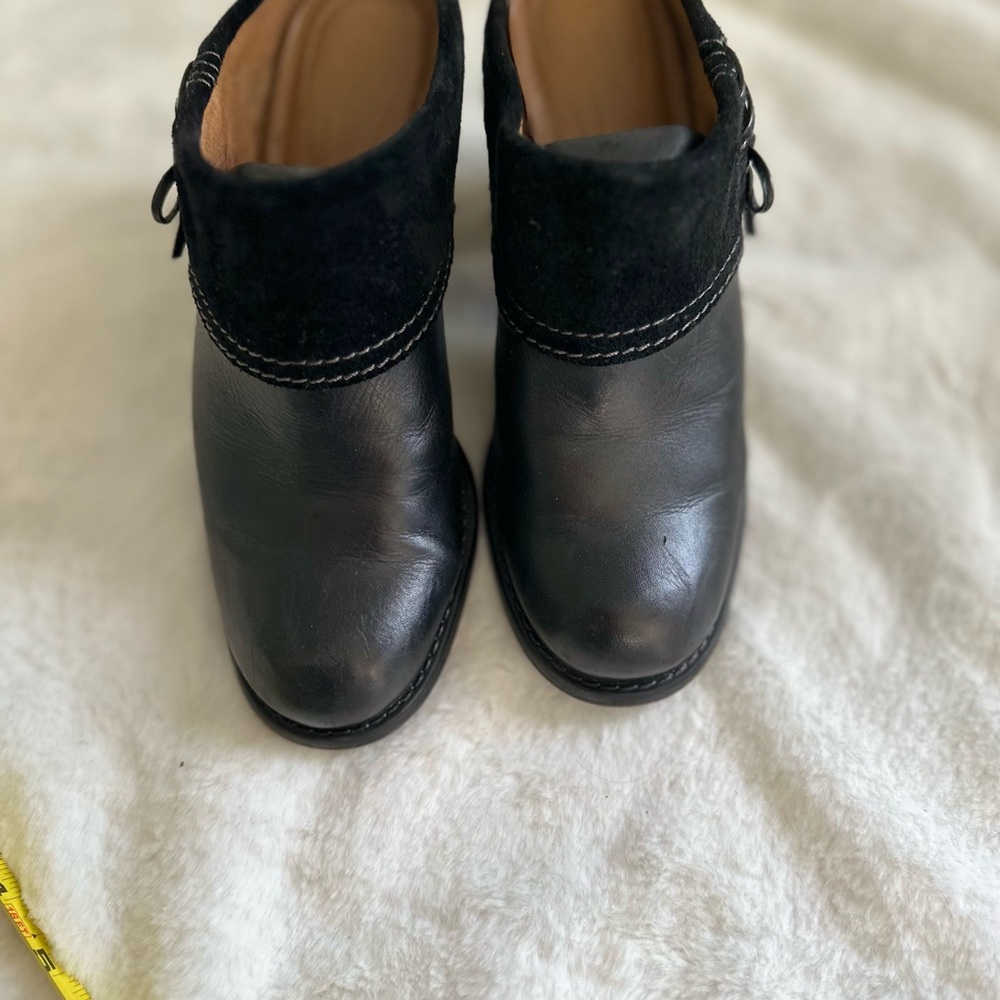 Naturalizer Women Black slip on shoes size 6.5